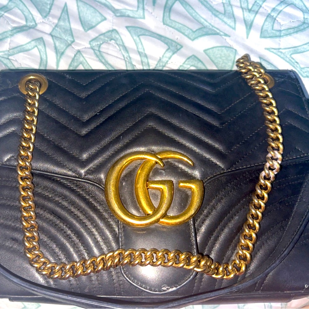 100% Authentic Gucci shoulder bag !!
